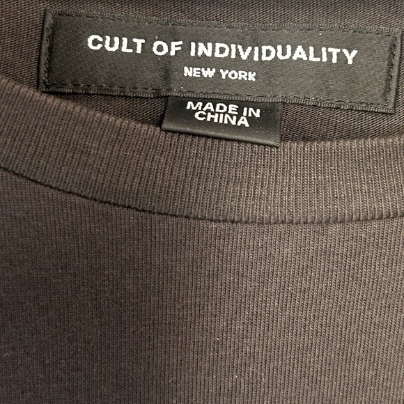 Graphic T-shirt - Picture 2 of 5